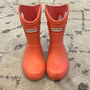 Size 5T hunter boots! Great condition!